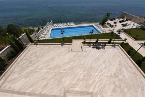 Swimmingpoolen hos eller tæt på Hotel Selimpaşa Konağı