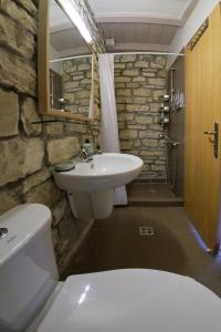Kúpeľňa v ubytovaní Kalpaki luxury maisonette 3