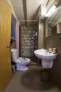 Kúpeľňa v ubytovaní Kalpaki luxury maisonette 3
