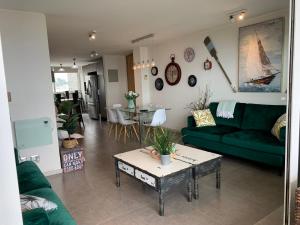 Istumisnurk majutusasutuses Tantum Concon Apartment