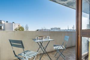 Μπαλκόνι ή βεράντα στο Appartement spacieux équipé avec WIFI