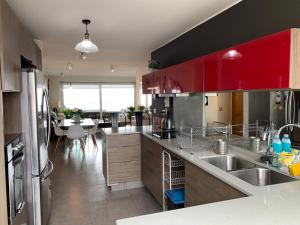 Köök või kööginurk majutusasutuses Tantum Concon Apartment