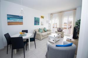 Posezení v ubytování Apartamento con Vistas al mar + 17 fotografií