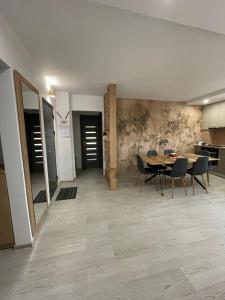 a kitchen and dining room with a table and chairs at Chilia 2 Apartments in Chilia Veche