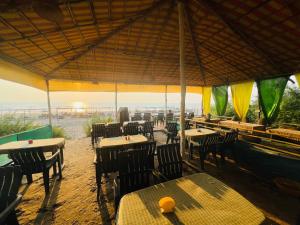 Restaurace v ubytování Samantha Inn Beach Resort + 37 fotografií