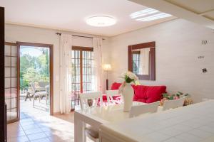 a living room with a table and chairs at BayMar by MarCalma in Montroig