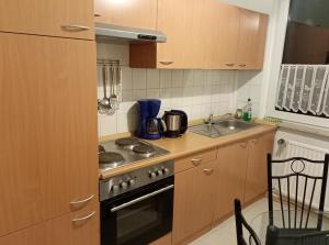 a small kitchen with a stove and a sink at Ferienwohnung Georgstrasse in Bremerhaven