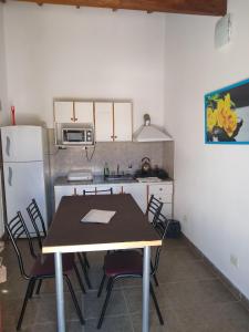 A kitchen or kitchenette at Complejo Viejo Sulky