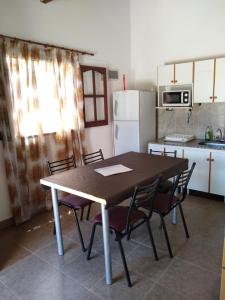 A kitchen or kitchenette at Complejo Viejo Sulky