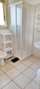 a bathroom with a shower and a toilet and a sink at MENTON BORD DE MER Studio calme avec balcon, Ascenseur, Climatisation, Ideal location quiet near sea, balcony, elevator, AC in Menton