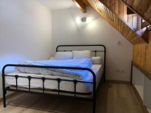 a bedroom with a bunk bed in a room at Les Badalans in Loudenvielle