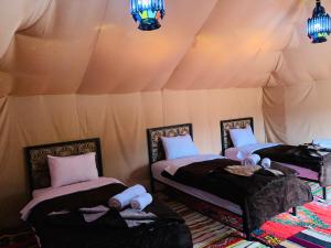 Posteľ alebo postele v izbe v ubytovaní Sahara wellness camp