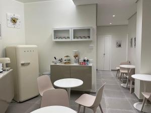 A kitchen or kitchenette at B&B m’ama non m’ama