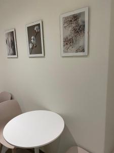 A seating area at B&B m’ama non m’ama