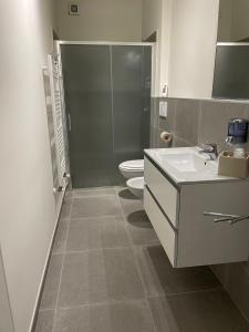 A bathroom at B&B m’ama non m’ama