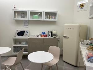 A kitchen or kitchenette at B&B m’ama non m’ama