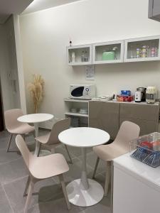 A kitchen or kitchenette at B&B m’ama non m’ama