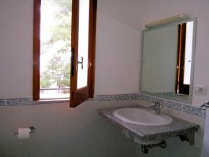 Kúpeľňa v ubytovaní Testa di Monaco - Basic Beach Accommodations