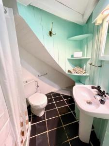 A bathroom at The Cliffs - The Painted Mill