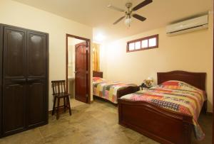 Gallery image of Puerta Sol Inn in Manglaralto +30 photos