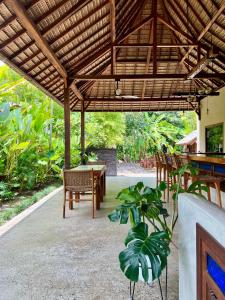 Zahrada ubytování Jati Kuta Lombok