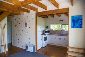 Imagen de la galería de Fern Lodge Coromandel, en Coromandel