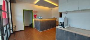 a kitchen with a counter and a microwave at Olive Bedz Hotel in Tambun