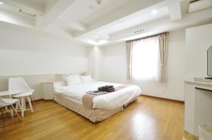 Postel nebo postele na pokoji v ubytování Hotel Imalle Yokohama Isezakicho