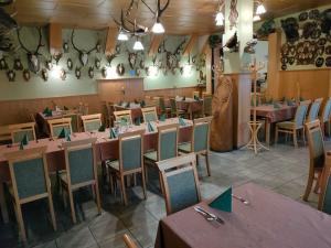 a dining room with tables and chairs in a room at Kisfaludy Vendégház -Sümeg- in Sümeg