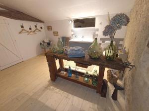 Gîte de charme dans ancienne seigneurie的电视和/或娱乐中心