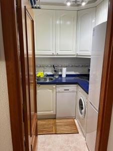 Kuchyň nebo kuchyňský kout v ubytování Apartamento Torre de la Roca Torremolinos