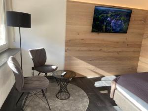 TV a/nebo společenská místnost v ubytování Hotel Koch