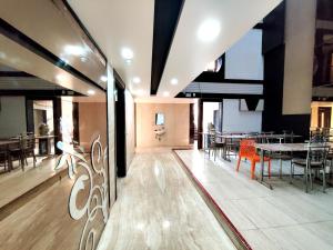 Χώρος καθιστικού στο Hotel Delhi Pride at Karol Bagh