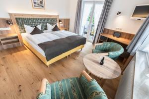 Postel nebo postele na pokoji v ubytování Hotel Bellevue