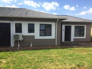 a house with a lawn in front of it at Hillas Ridge Guesthouse in Vanderbijlpark