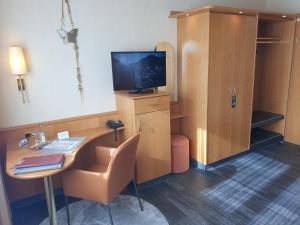 TV a/nebo společenská místnost v ubytování Hotel Koch