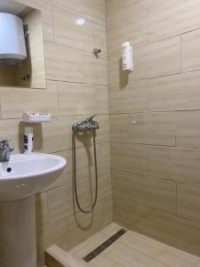Koupelna v ubytování LOTUS ALMANSOURi لوتس المنصوري
