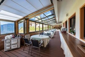 Un restaurante u otro lugar para comer en Hotel Moserhof
