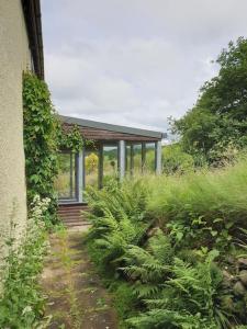 Comfortable two-bed cottage with views to coast and hills