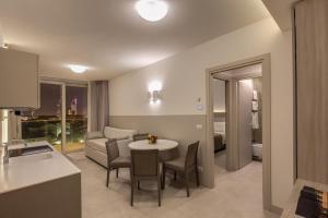Kuchyň nebo kuchyňský kout v ubytování Sunrise Palace