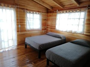 Ένα ή περισσότερα κρεβάτια σε δωμάτιο στο Cabañas San José de la Montaña