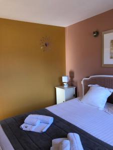 Postel nebo postele na pokoji v ubytování Hotel L'Oustau de la Font
