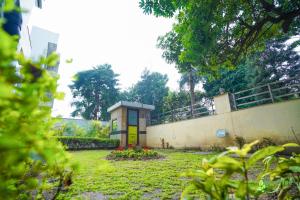 Lime Tree Hotel Sushant Lok Gurgaon Sector 29 Next to IFFCO CHOWK metro 야외 정원