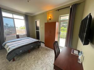 TV a/nebo společenská místnost v ubytování PHYLLEN HOTEL
