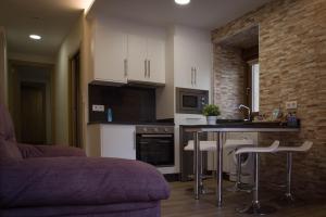 A kitchen or kitchenette at Apartamentos turisticos HAZ AMIGO