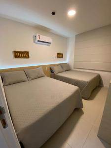 A bed or beds in a room at Flat em Guarajuba, Paraíso dos Coqueiros