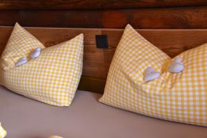 A bed or beds in a room at Berghütte Ahrntal
