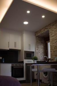 A kitchen or kitchenette at Apartamentos turisticos HAZ AMIGO