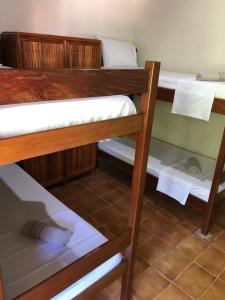 Ein Etagenbett oder Etagenbetten in einem Zimmer der Unterkunft Pousada Carpediem