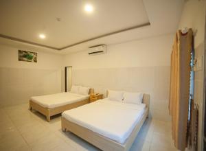 Postel nebo postele na pokoji v ubytování FaMi Nguyễn Homestay Châu Đốc